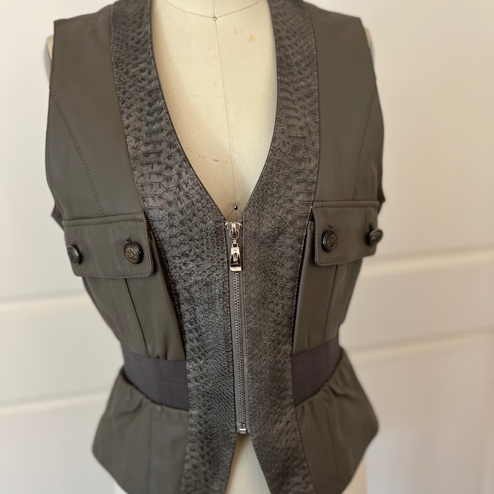ONE OF A KIND LEATHER VEST, Size 6 small/ medium